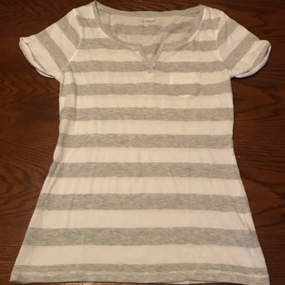 Express V-neck Pocket Tee